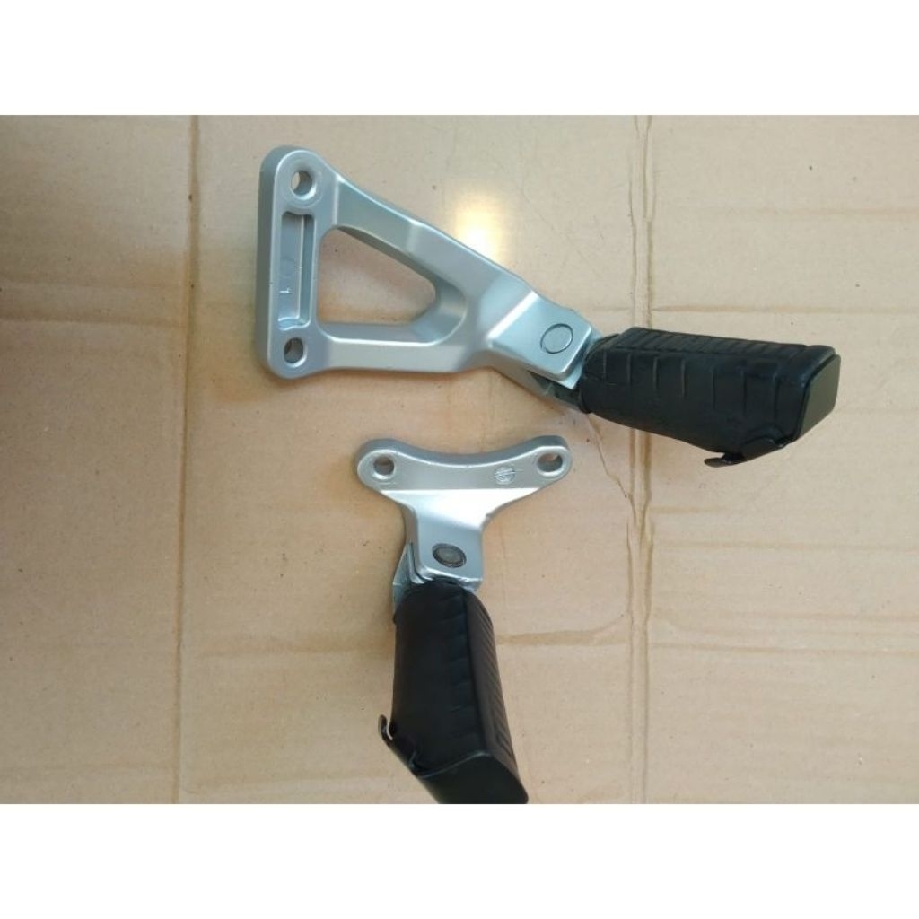 Footstep Postep Step Belakang Yamaha Mio Sporty Original 5TL