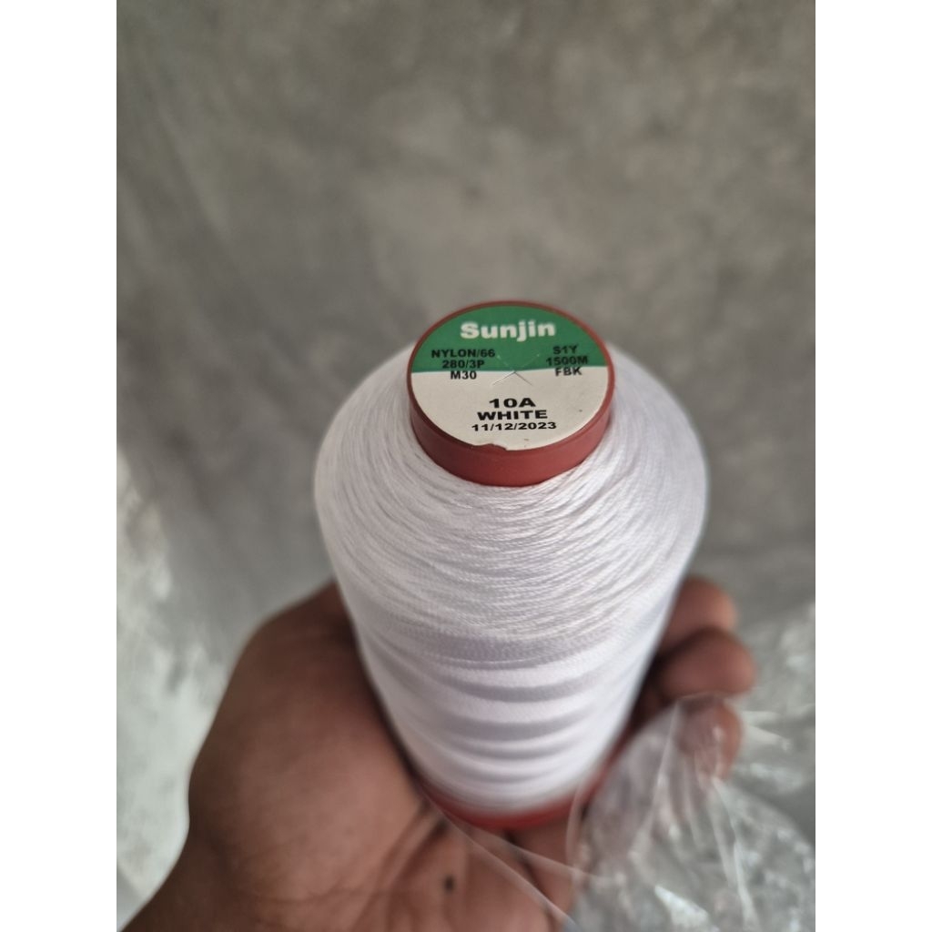 Benang nylon coats nylbond tkt 030 atau m30 atau 280/3 atau D4 hitam putih 2250m benang nilon 280/3 