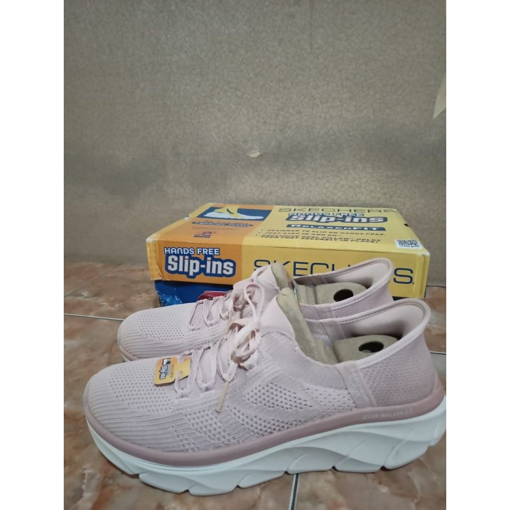 (BNWT ORI Salah size) Sale Sepatu Skechers D'Lux Walker 2.0 Hands Free Slip Ins For Womens - Warna R