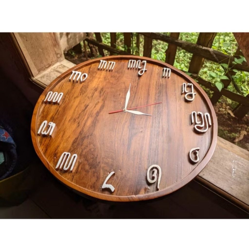 Jam dinding UNIK kayu jati.