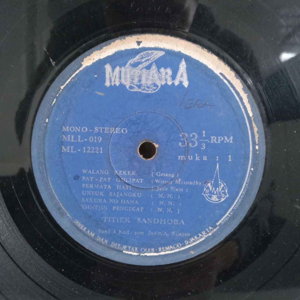 Vinyl Piringan Hitam 12 inch Titiek Sandhora - Walang Kekek - Kutaksudi