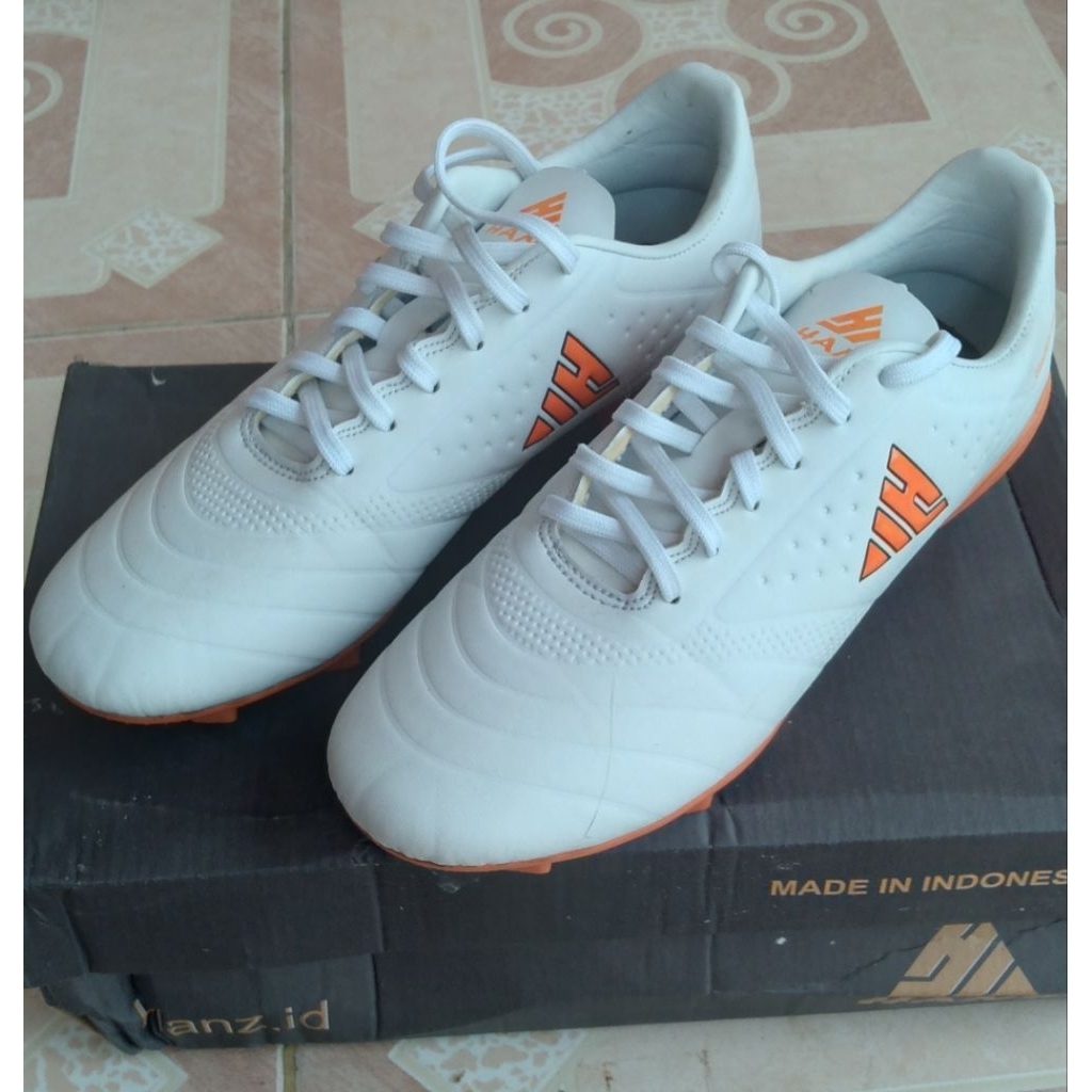 Sepatu bola HANS second 90% size 37 (REMAJA)made in indonesia msh gress