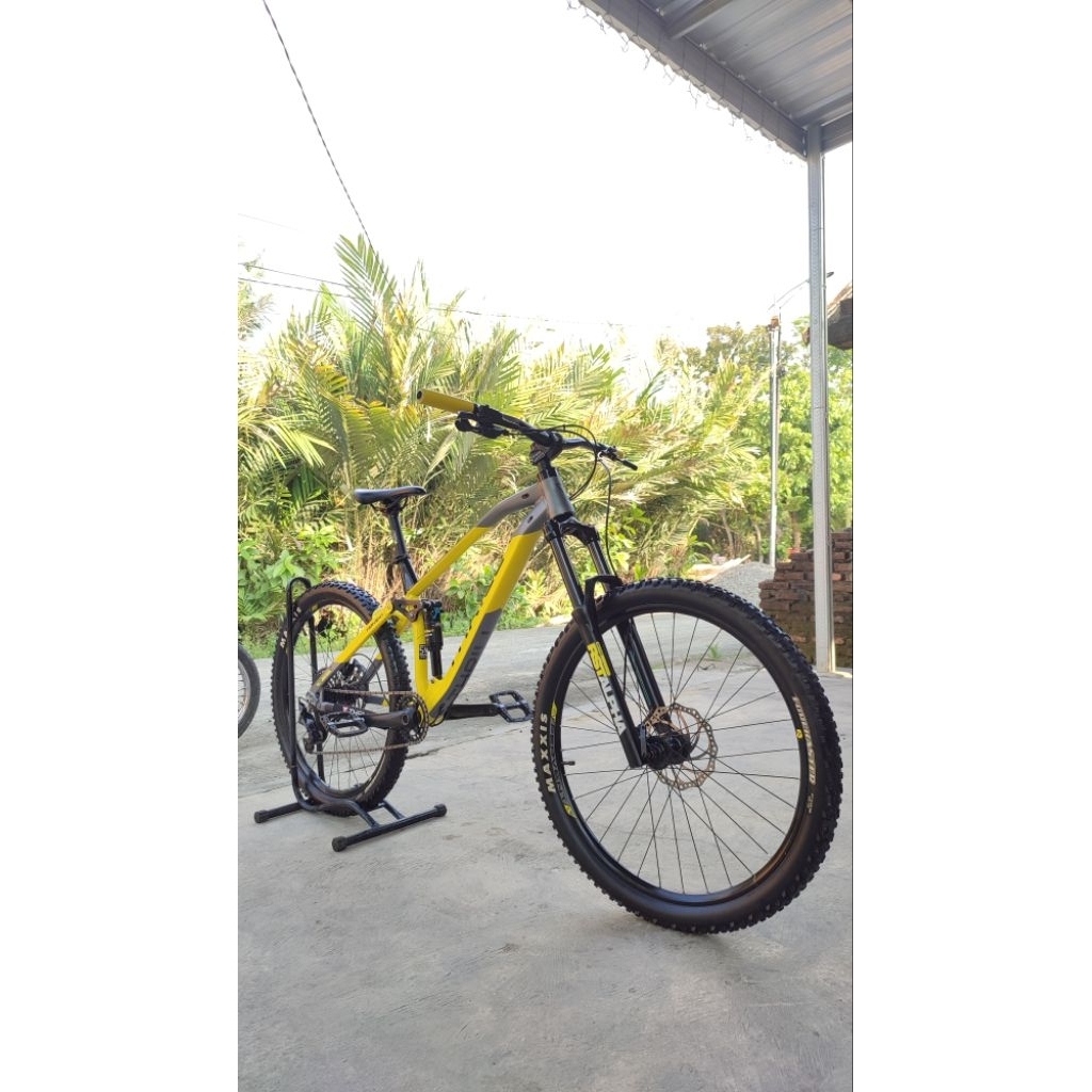 Thrill Fervent 1.0 T140 27.5 Size L Mulus Upgrade Tipis"