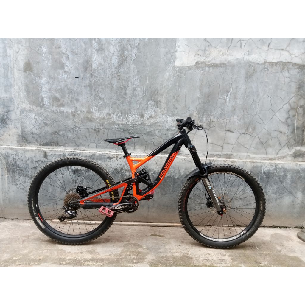 Polygon Collosus DH9 Carbon