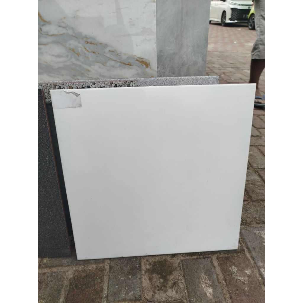 KERAMIK MURAH 50X50 IKAD PUTIH POLOS GLOSSY SAZ6101