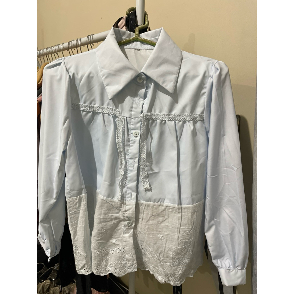 Preloved Kemeja Biru Langit wanita