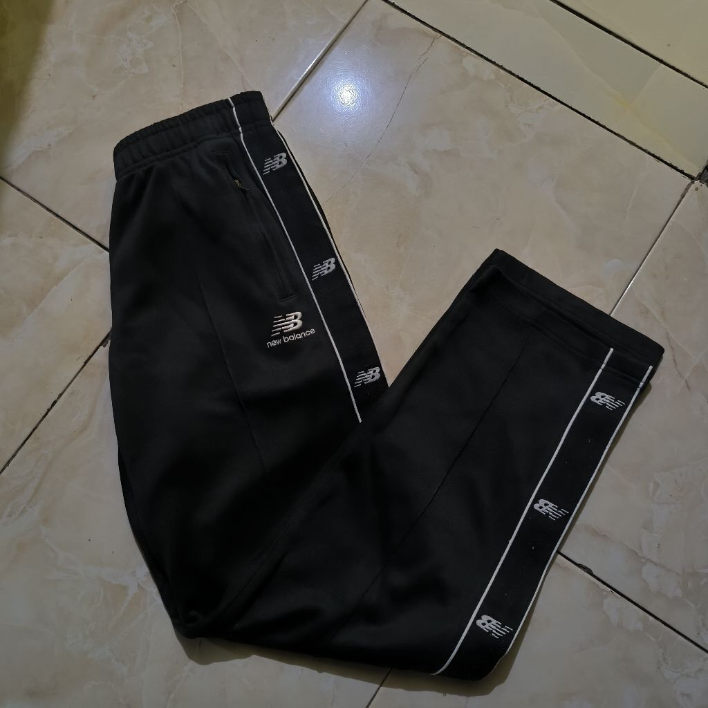 trackpants new balance tapped