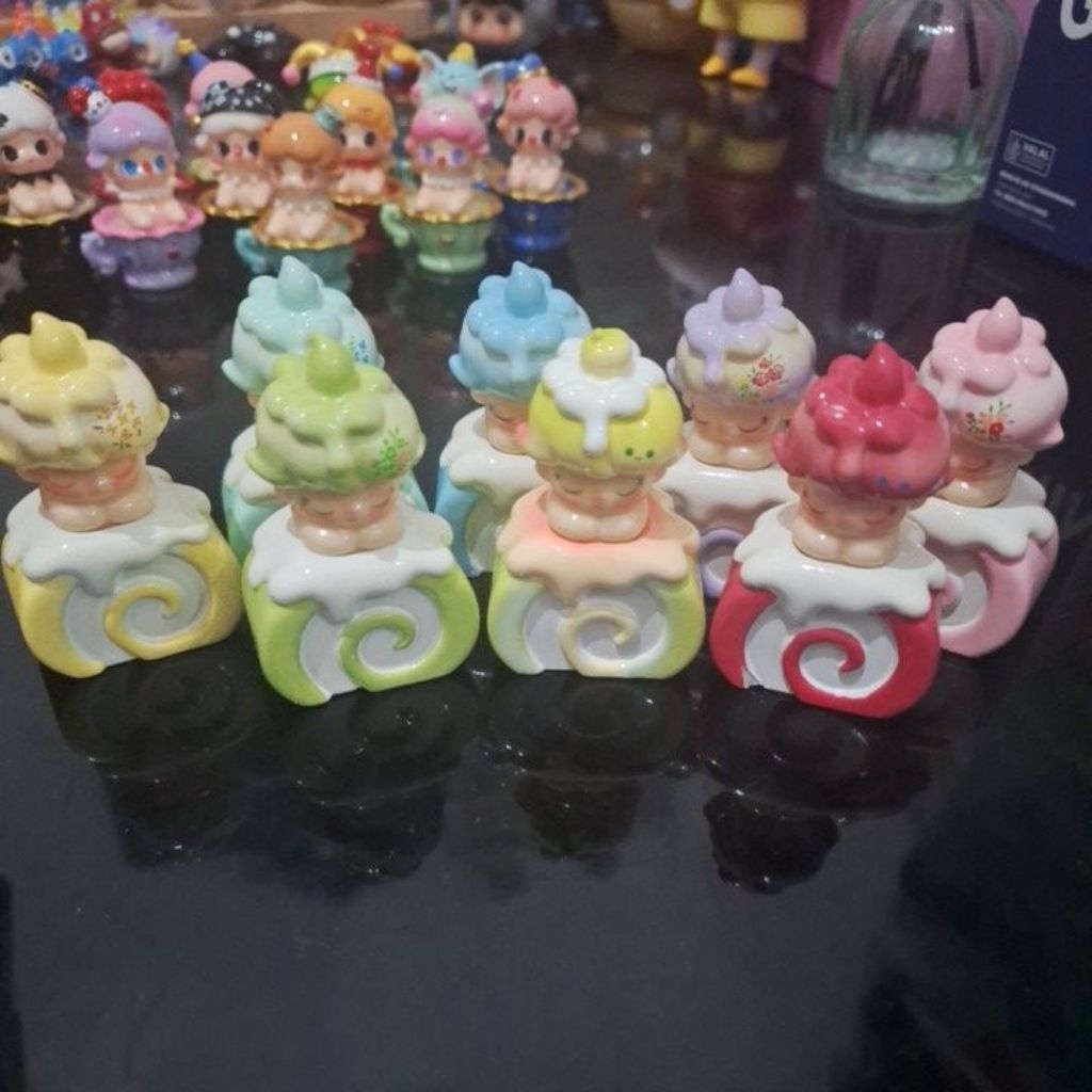 Figure Dimoo Roll Cake Gembul Dimo