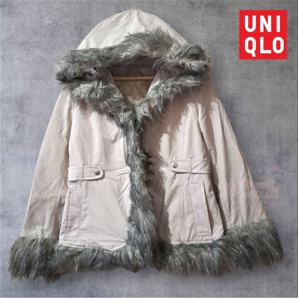JAKET MUSIM DINGIN PUFFER CEWEK UNIQLO SIZE S WARNA LIGHT CREAM