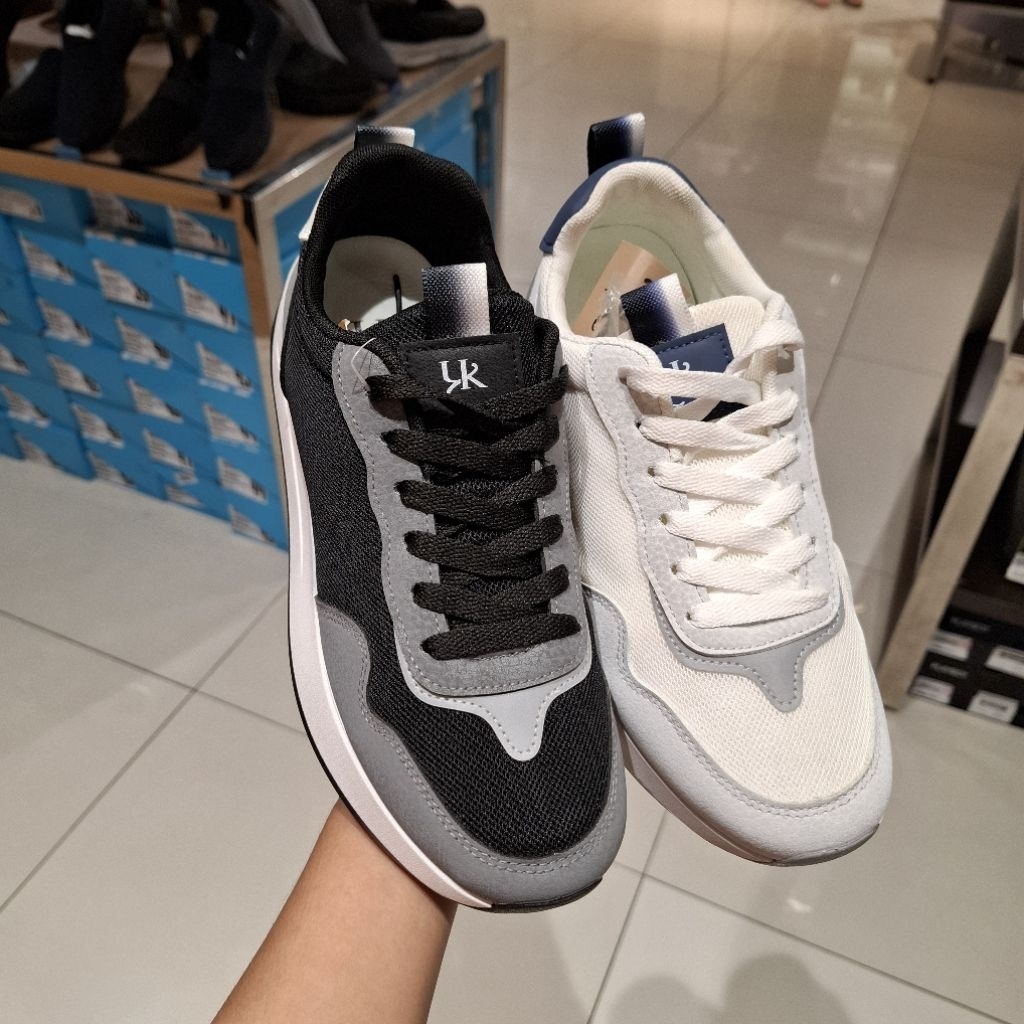 Sepatu Sneakers Pria Empuk dan Ringan Brand Yongki Komaladi ORI