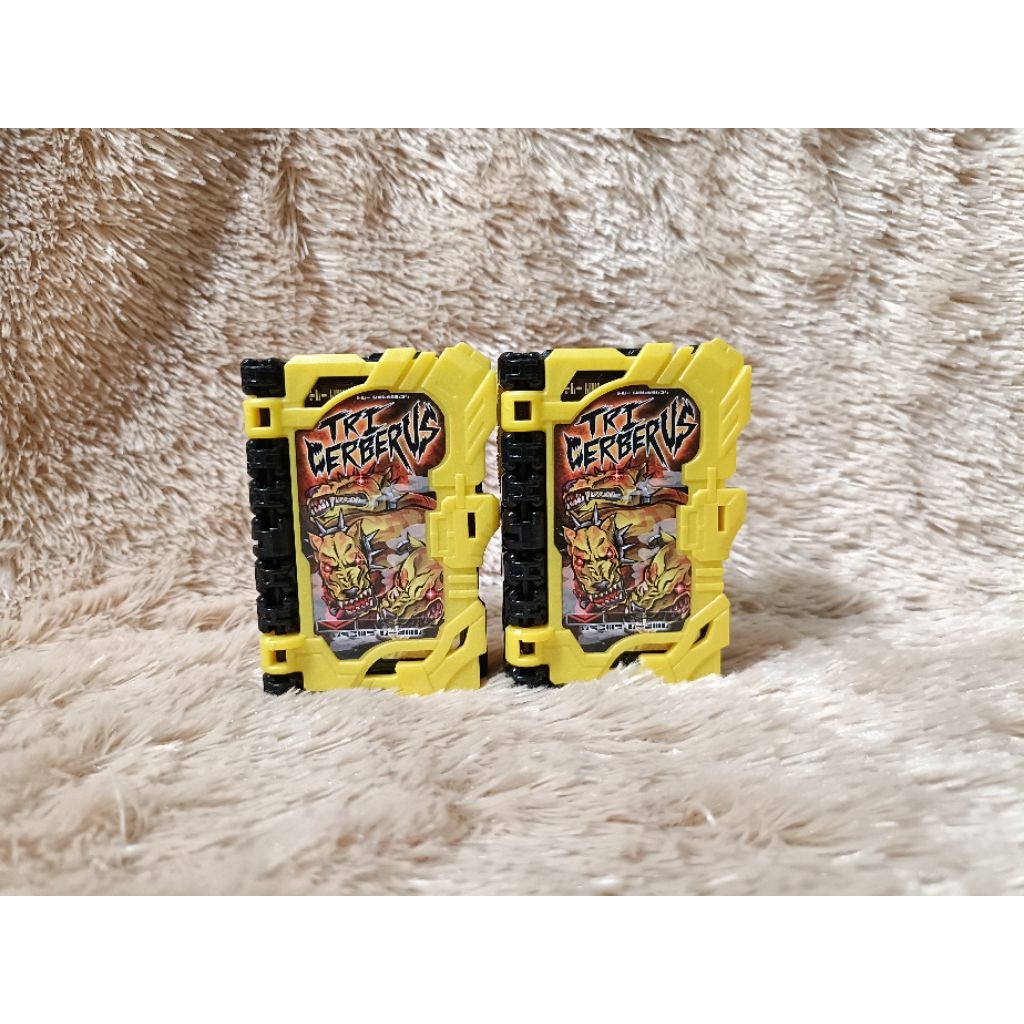 DX Tri Cerberus Wonder Ride Book Kamen Rider Saber