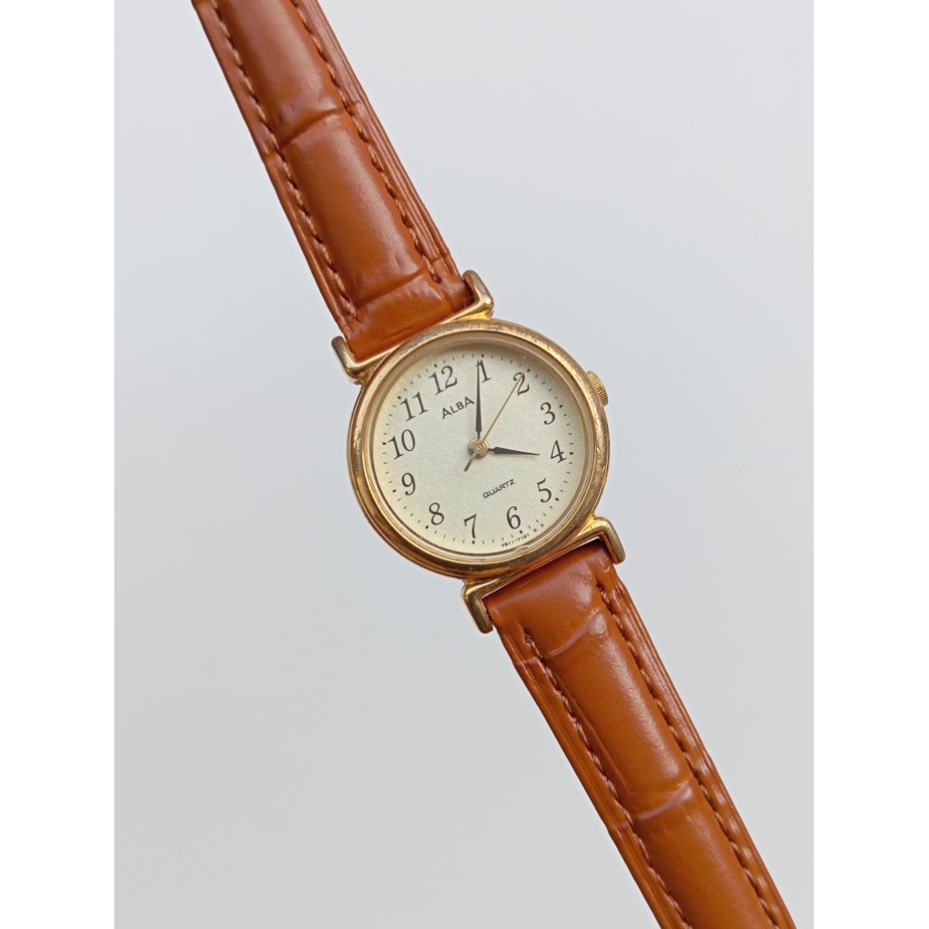 jam tangan alba gold tone dress watch