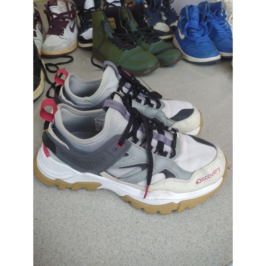 Preloved Sepatu Discovery Expedition Size 42