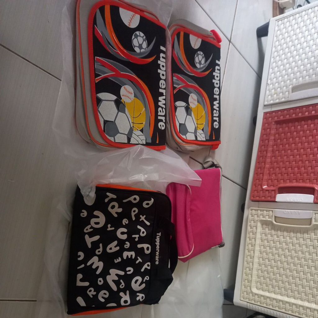 Tas bekal Tupperware