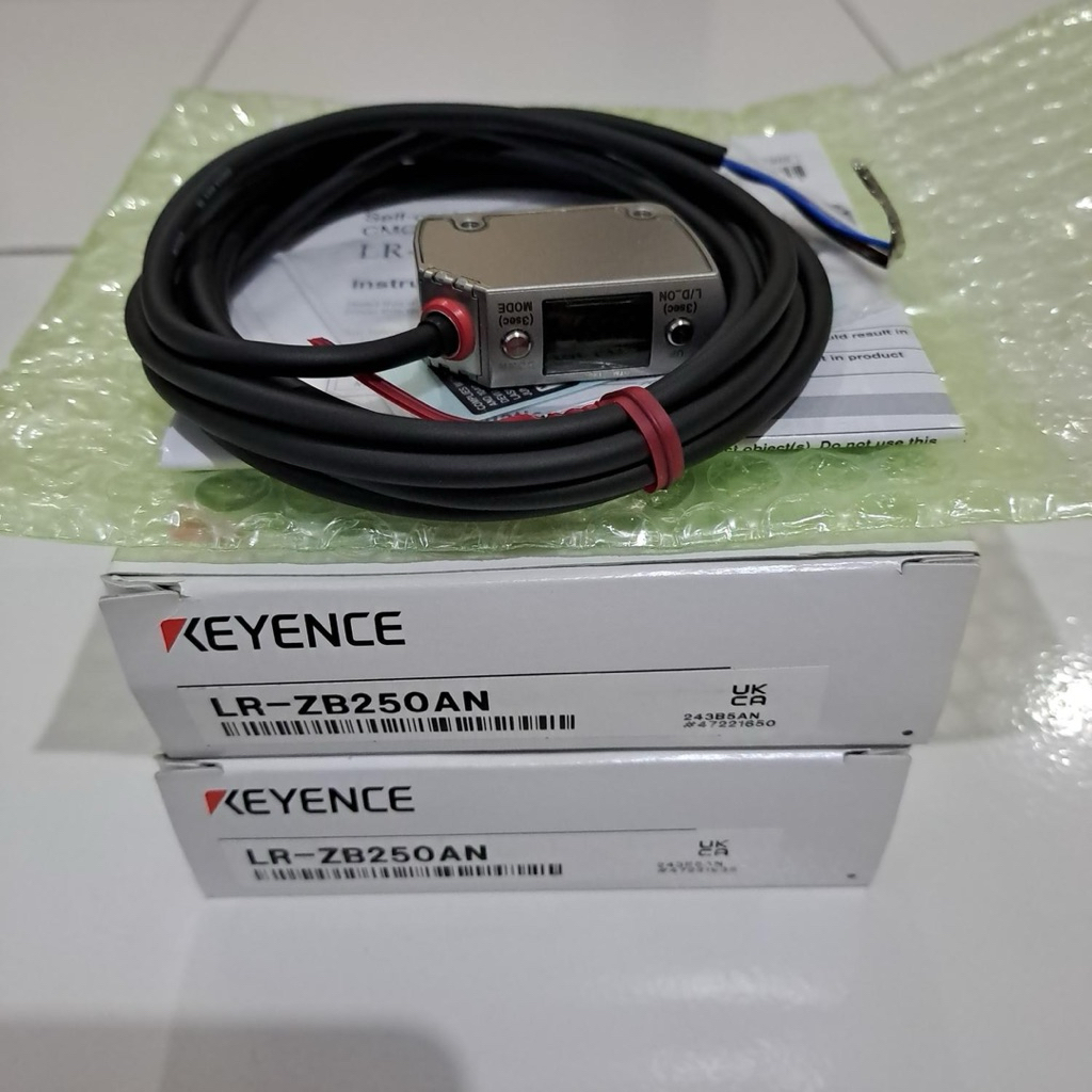 Keyence LR-ZB250AN Cmos Laser Sensor