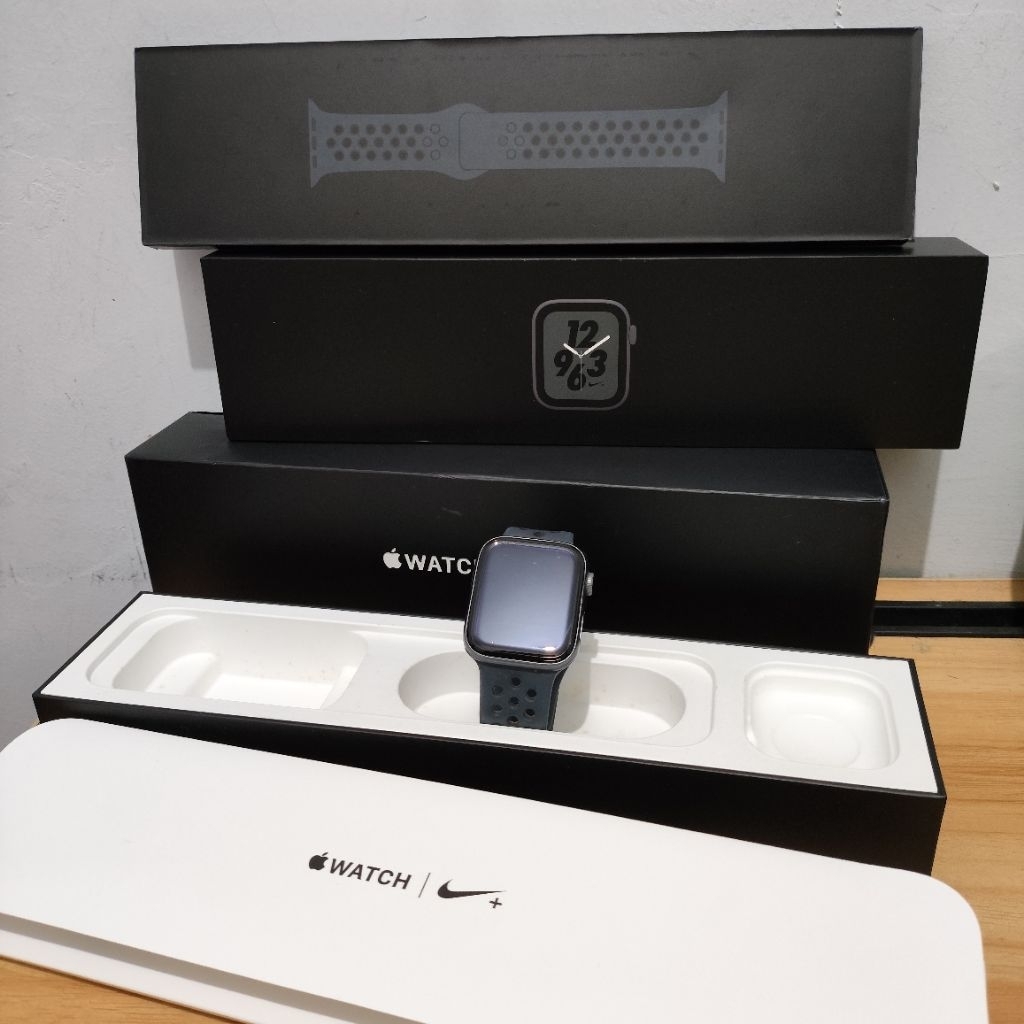 Apple Watch Series 4 NIKE Edition 44mm Black Second ibox ORI