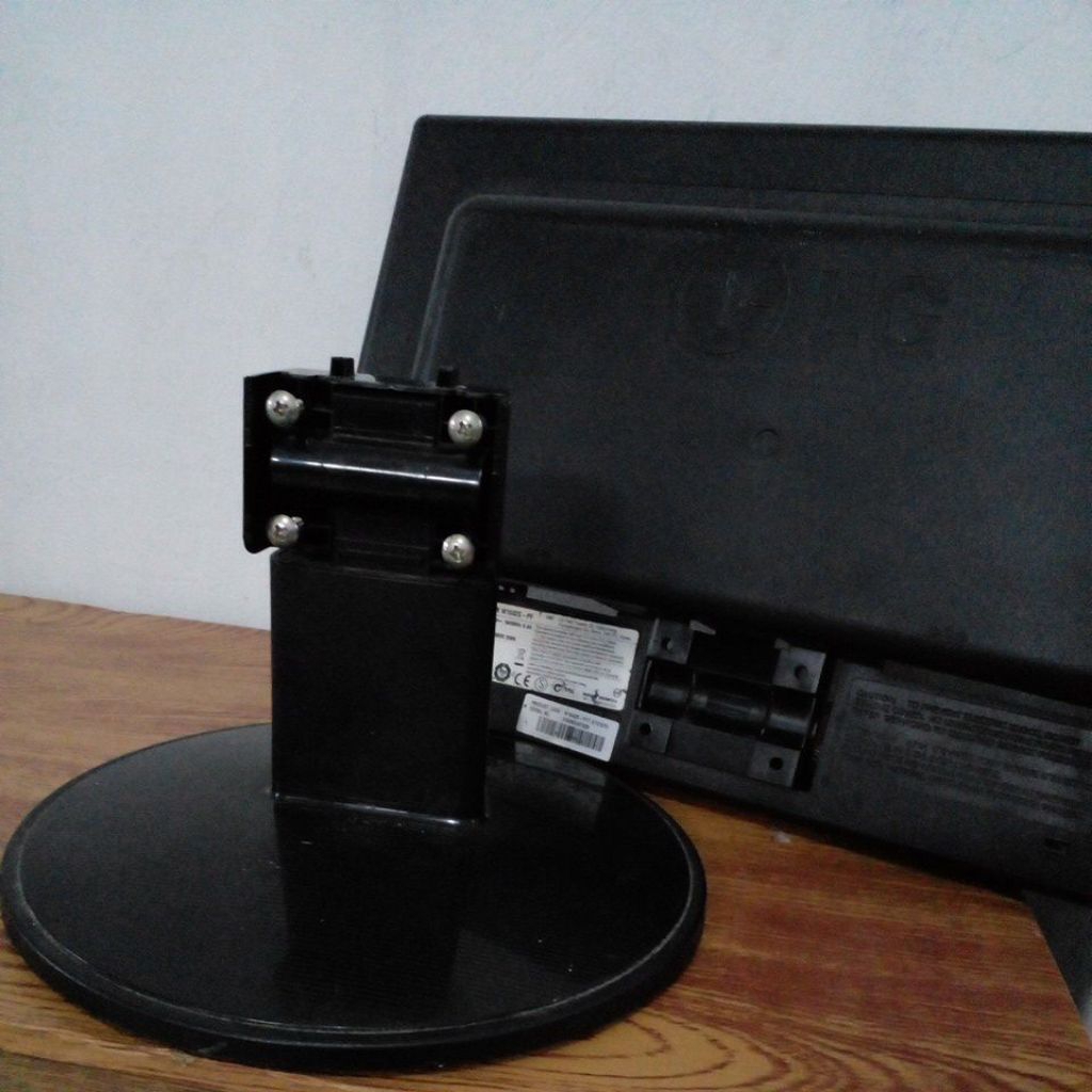 kaki briket monitor LG flatron W1642S