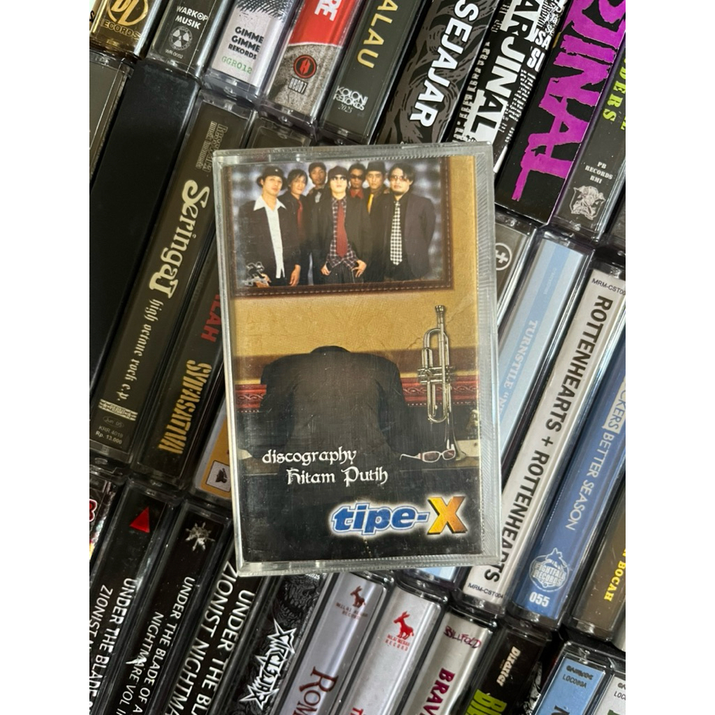 Kaset Tipe-X : Discography Hitam Putih
