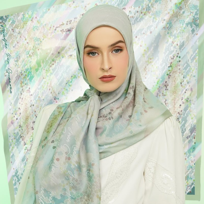 MANDJHA Lumina Green Scarf - Hijab Jilbab Segi Empat Motif Hijau Pupus Sage Neon by IVAN GUNAWAN (Fr