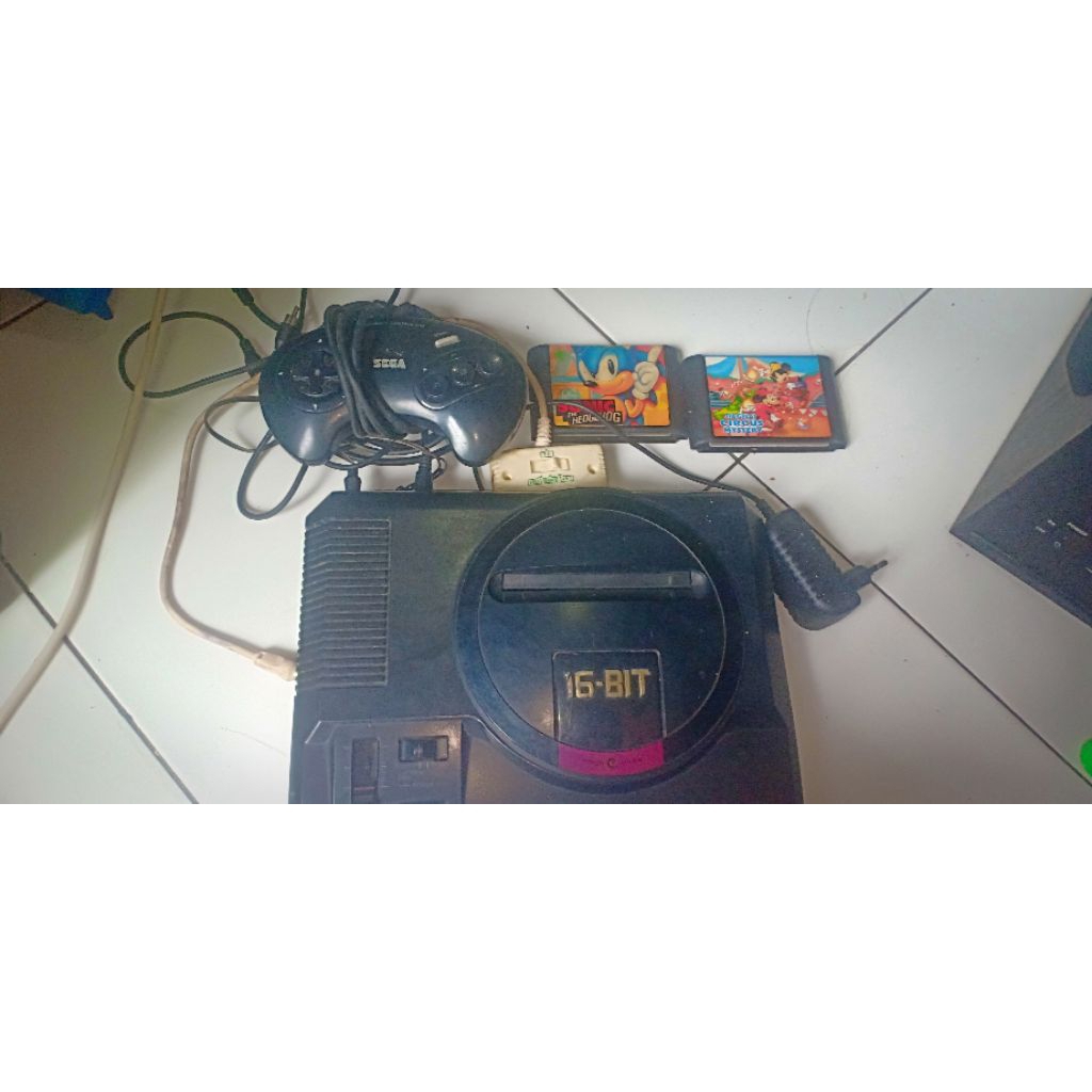 SEGA-MEGA-DRIVE-ORIGINAL