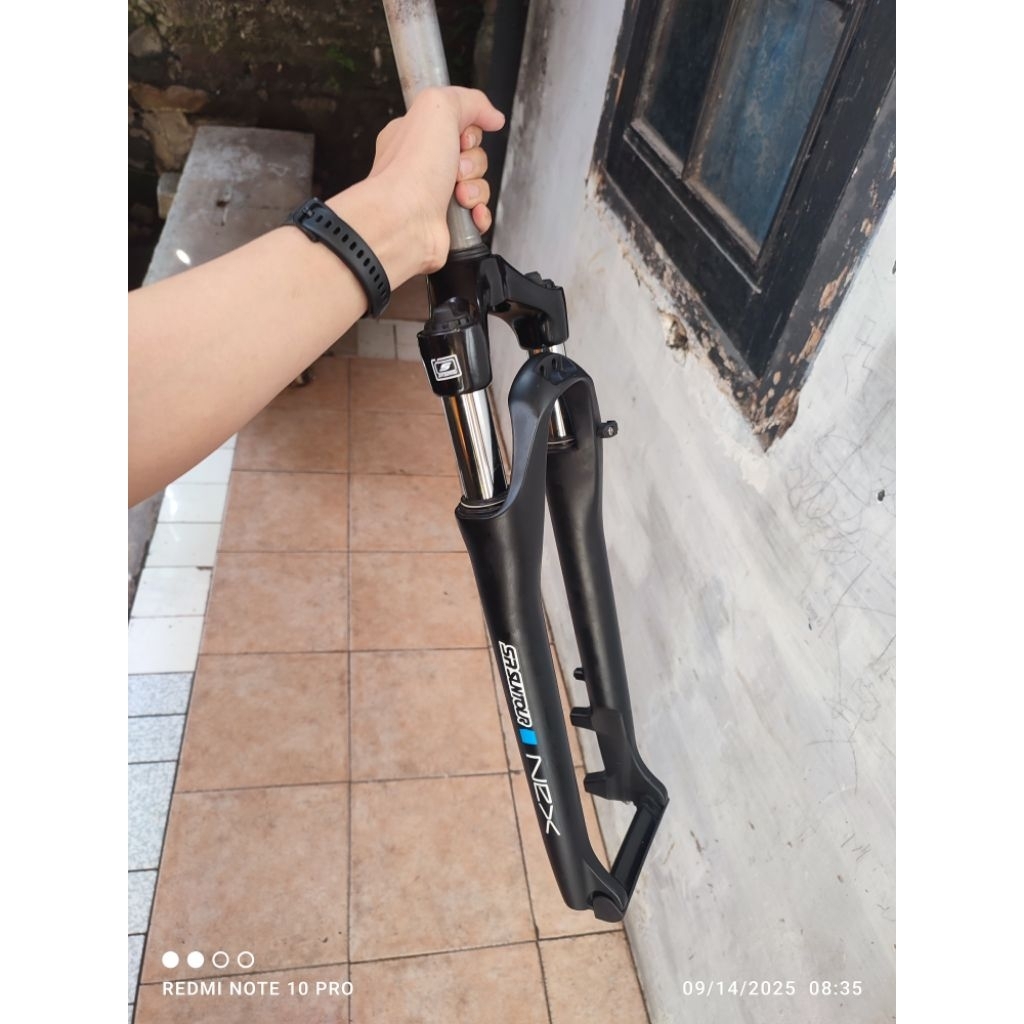 Fork Suspensi SR Suntour NEX – Travel 60 mm, Cocok untuk Gravel / Hybrid / MTB Ringan