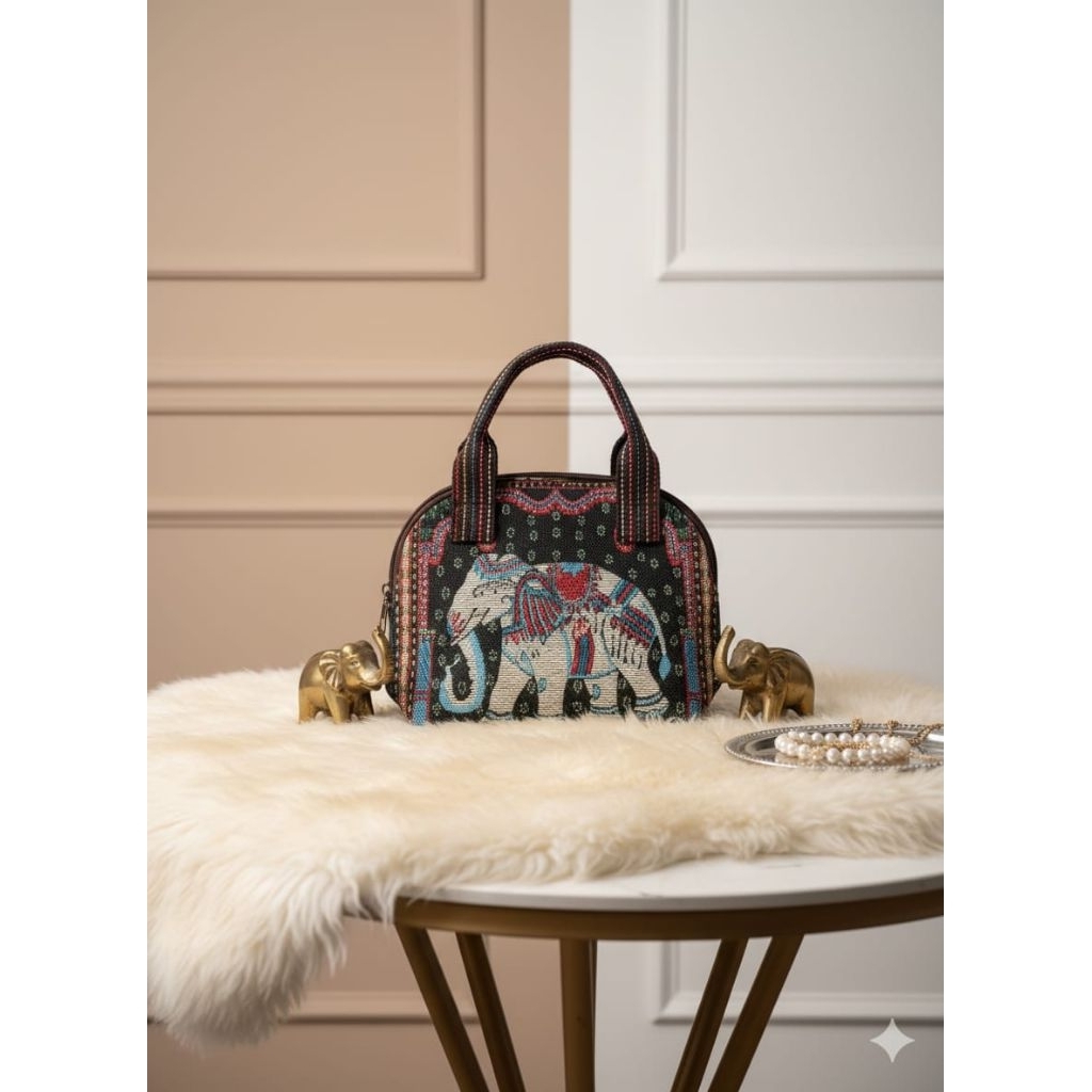 one set atasan wanita abu-abu tua dan tas gajah etnik