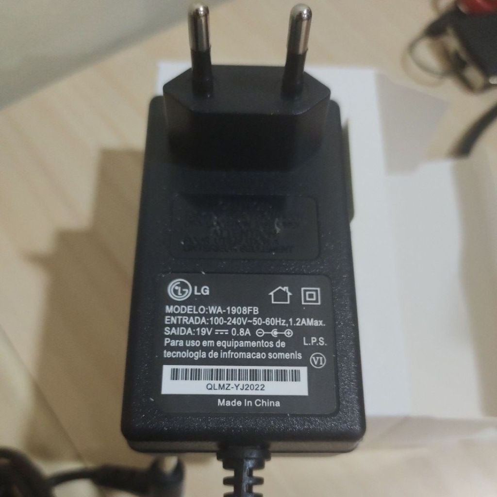 Adaptor Charger TV Monitor LG 19v 0.8A (6.5*4.4) / 2.1A (6.4*4.4)
