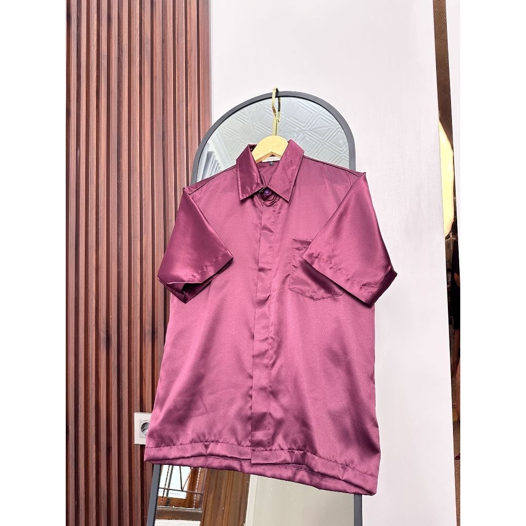 Kemeja pria lengan pendek satin silk premium