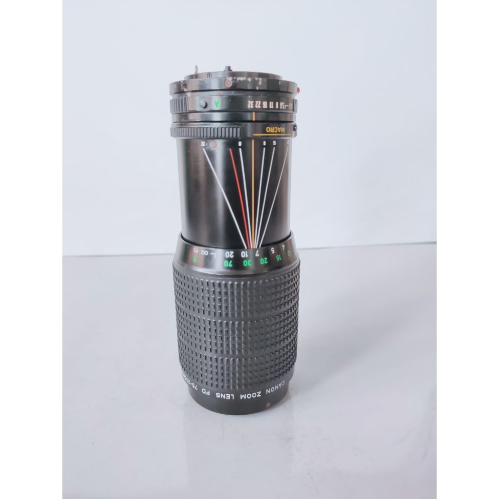 Lensa kamera vintage analog SLR Canon zoom lens FD 75-200mm 1:4.5 macro made in Japan lensa tele man