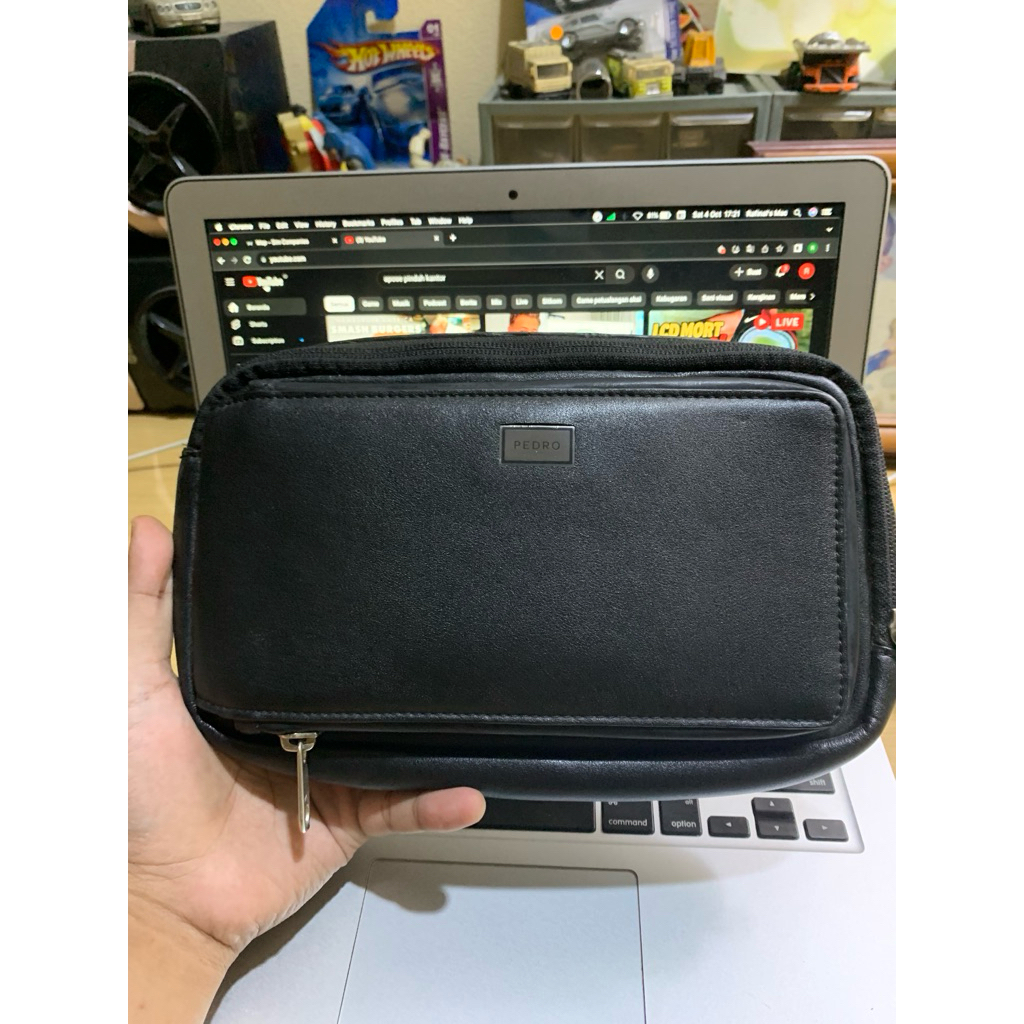 Pedro Clutch Men Booked