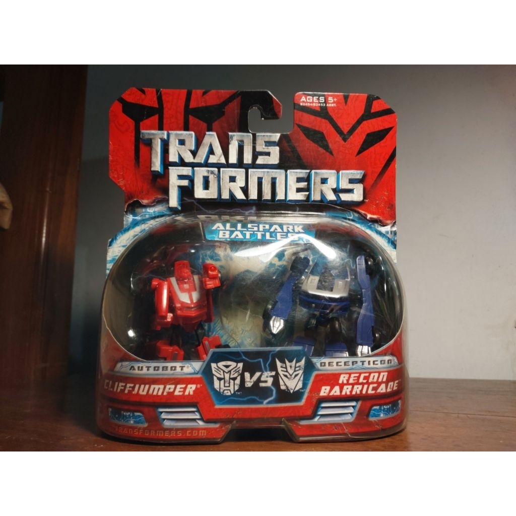Transformers Legends Class Allspark Battles Cliffjumper vs Recon Barricade