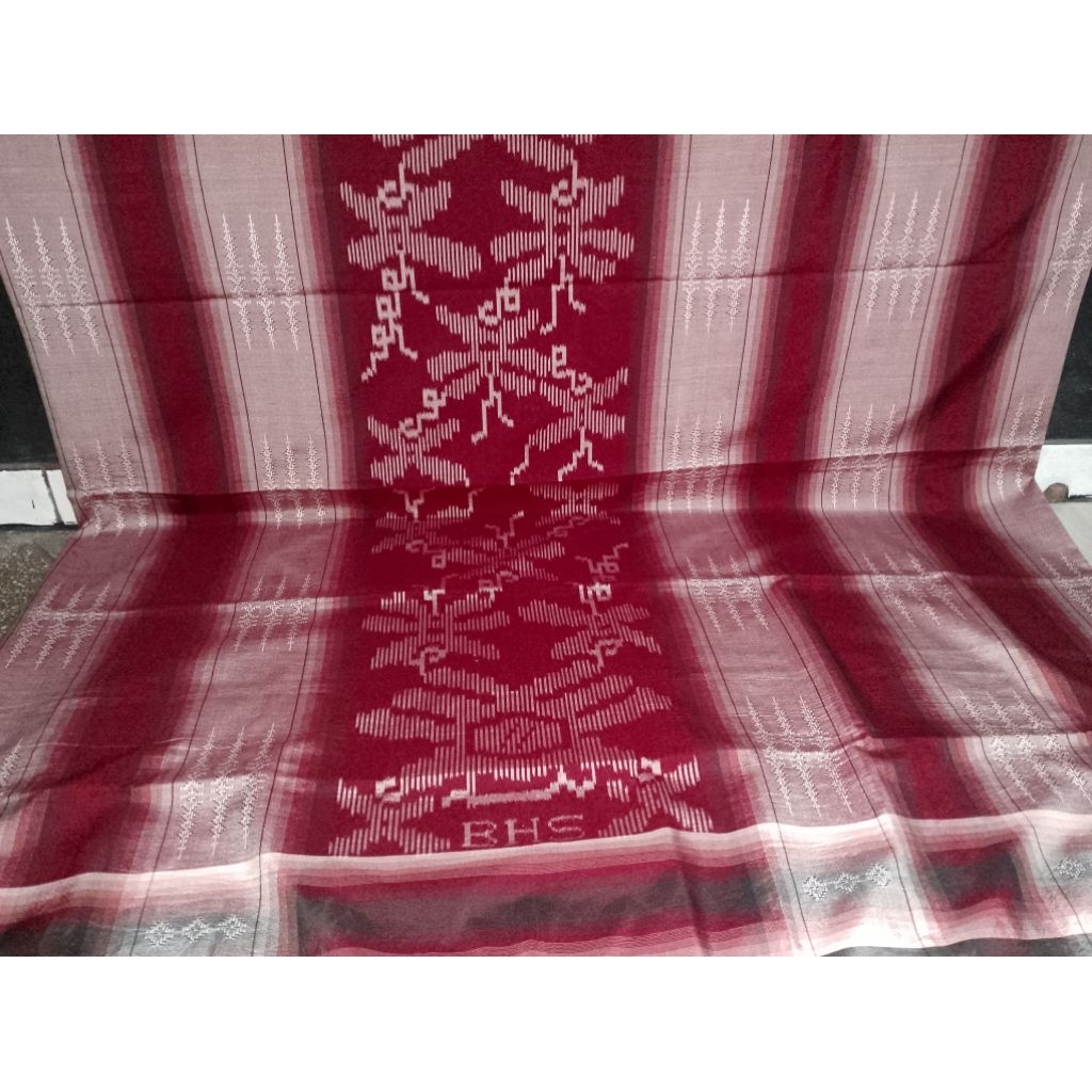 Sarung BHS type JTB FULL SUTRA mulus seperti baru  belum pernah di cuci warna merah (lihat Deskripsi