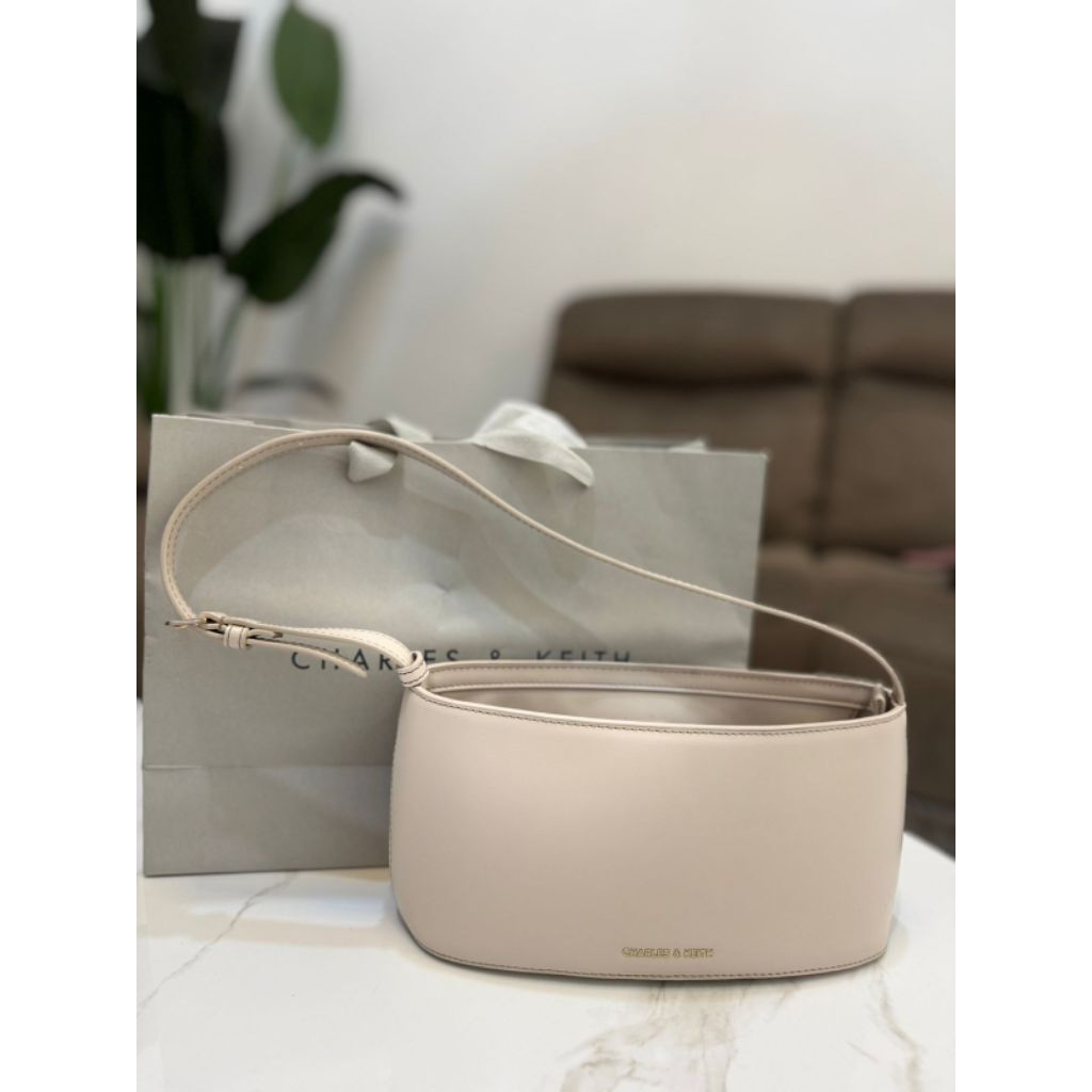 Prelove_ Tas Charles & Keith Original_ivory