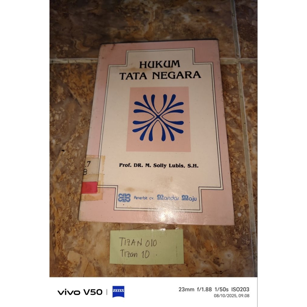 Buku Hukum Tata Negara by Prof Dr M Solly Lubis SH