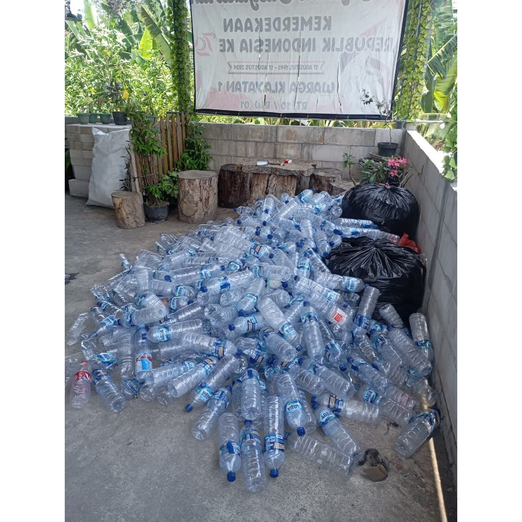 Botol aqua ,le mineral,VIT,Sanqua dll 1500ml botol kosong bekas,kondisi masih bagus ini