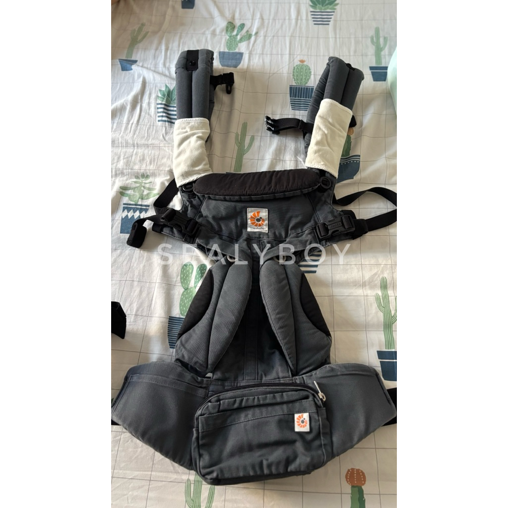 [PRELOVED] ORI Ergobaby Omni 360 classic Charcoal (Bonus: teething pad & bag)