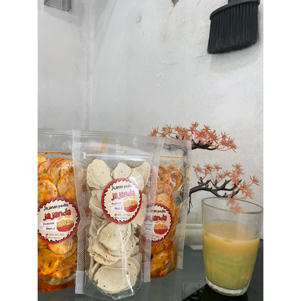 Jajanan pedas basreng