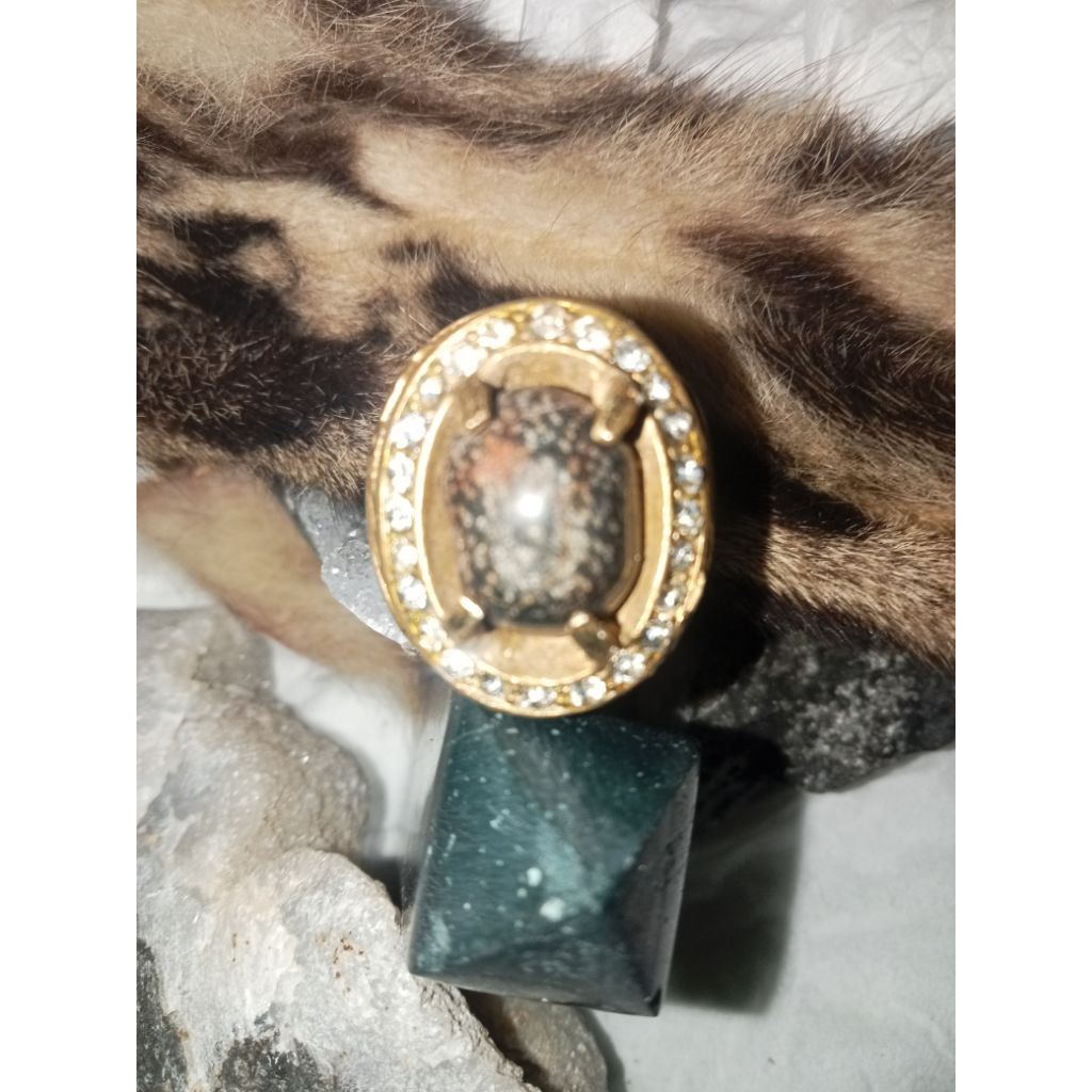 Natural batu galih asem