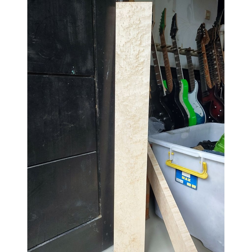 Kayu Bahan Neck Untuk Bass atau gitar Maple Canadian Bird eyes flame Super.