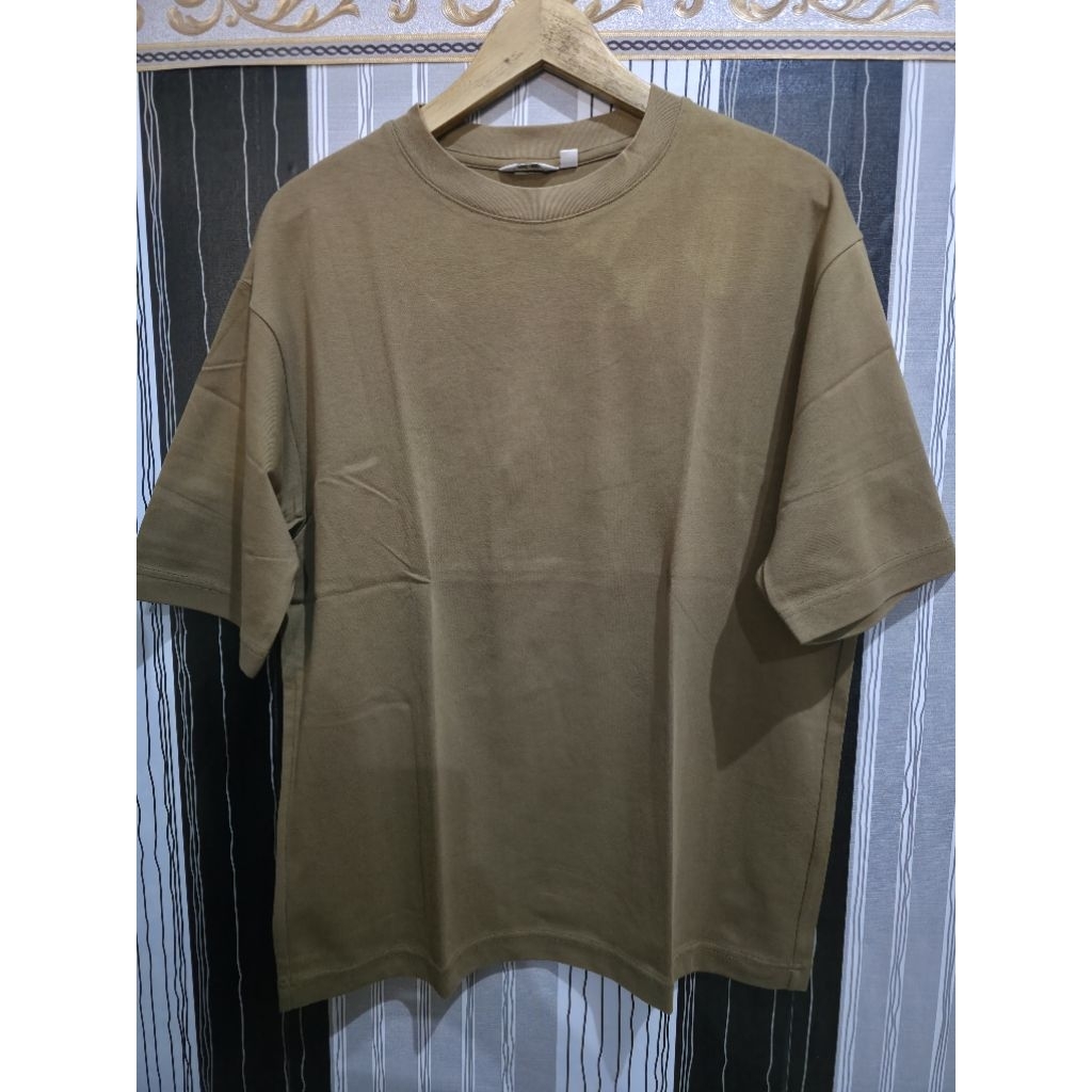 Tshirt Uniqlo AIRism Oversize Coklat