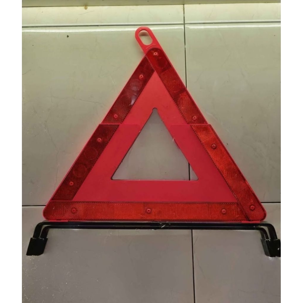 Segitiga Mercedes-Benz w124