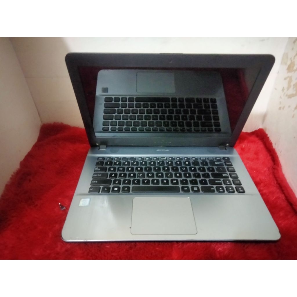 Laptop high kencang Asus x441UBR/core i3 gen7 ram8gb/SSD 256+HDD 500gb/VGA Intel hd
