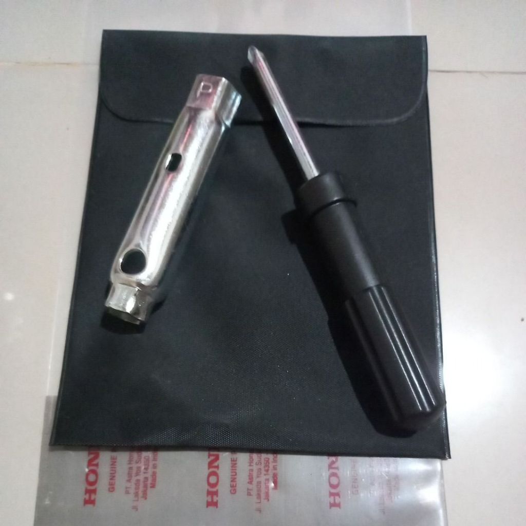 KUNCI BUSI STYLO 160 KUNCI OBENG -+ ORIGINAL HONDA