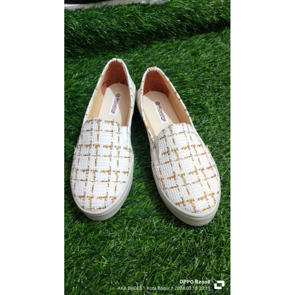Sepatu slip on wanita Rajut92 Hitam Putih