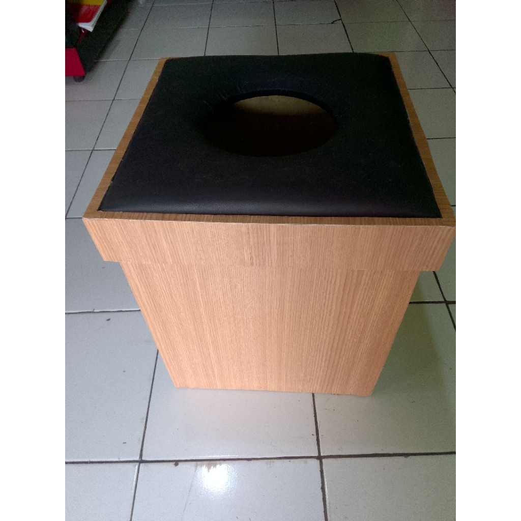 kursi ratus/ tunggku ratus Miss v..