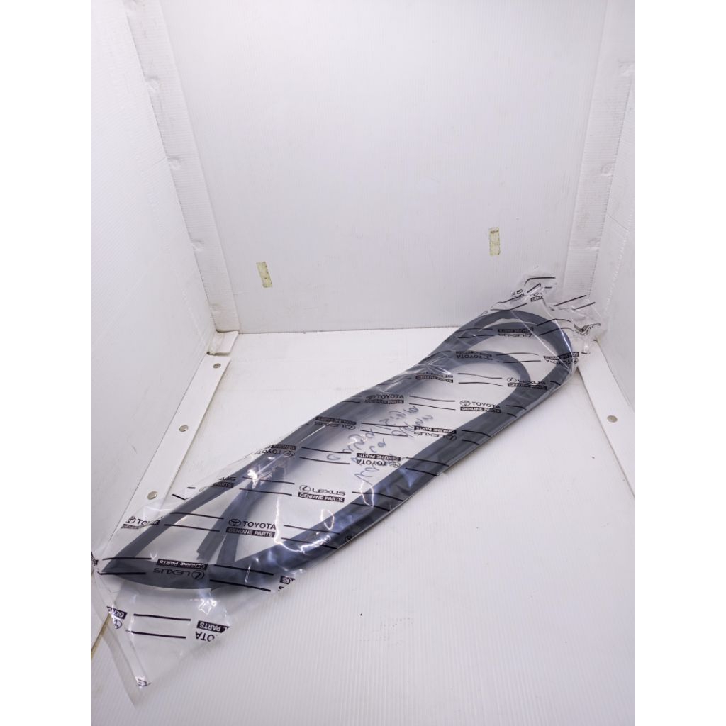 KARET LIST KACA DEPAN TOYOTA SIGRA DAN CALYA BARANG ORIGINAL