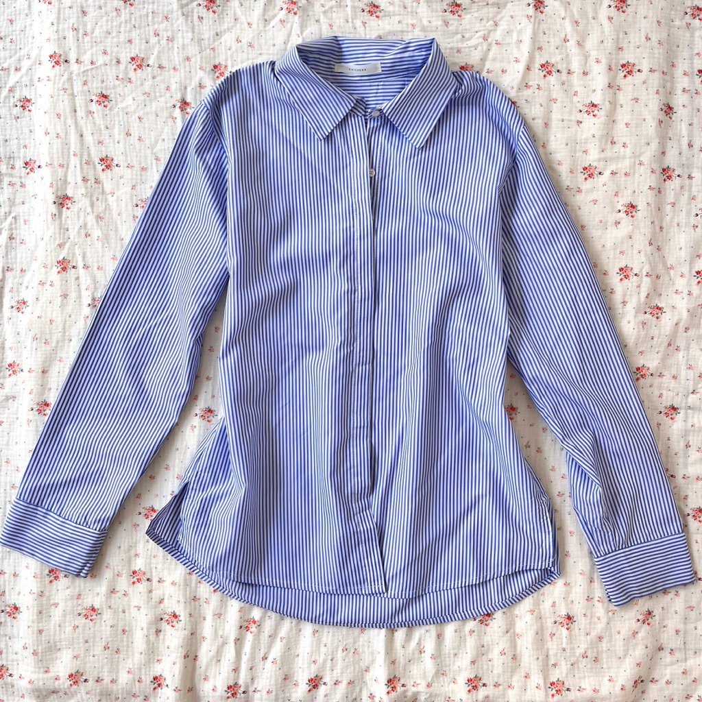 y2k office chic blue stripe fitted button up shirt blouse minimalist clean girl work outfit hidden b