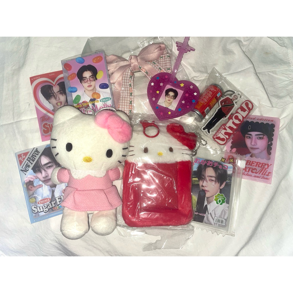 preloved cahol card holder pvc zip hello kitty keychain sunghoon romance untold pita ribbon pink fan
