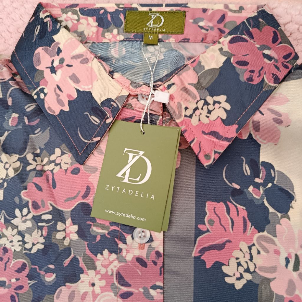 Zytadelia ZD Mono Monogram Ruby Shirt Sweet Kemeja Atasan Wanita Pink size M Buttonscarves BS Benang