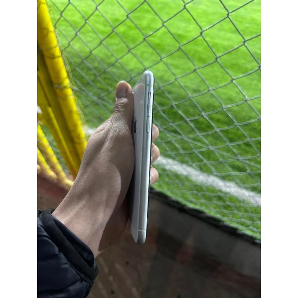 iPhone xr 64gb wifi only